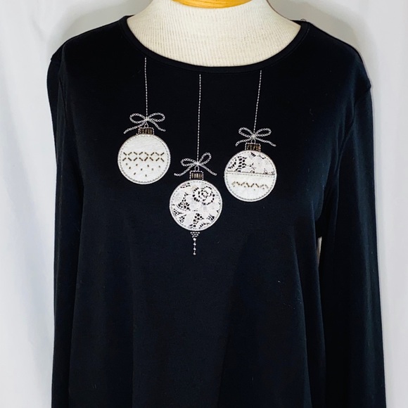 Mercer St., Studios Black Christmas T-shirt - Picture 1 of 7